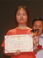 王玉，女，18岁，江苏省南京市教育学院附属高级中学高二学生，获全国性作文大赛奖3项.jpg